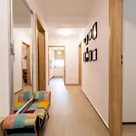 Pentha - Stylish And Spacious 2-bedroom Near Coresi Mall Apartament *