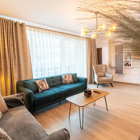 Pentha - Stylish And Spacious 2-bedroom Near Coresi Mall Апартаменти *