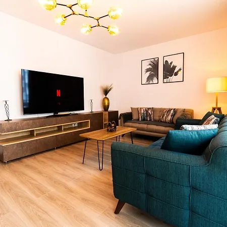 Pentha - Stylish And Spacious 2-bedroom Near Coresi Mall