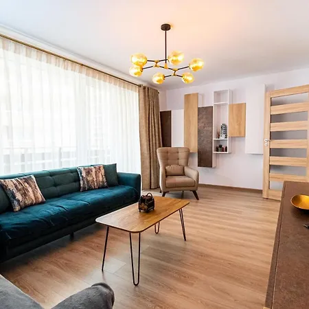 Apartament Pentha - Stylish And Spacious 2-bedroom Near Coresi Mall Braszów