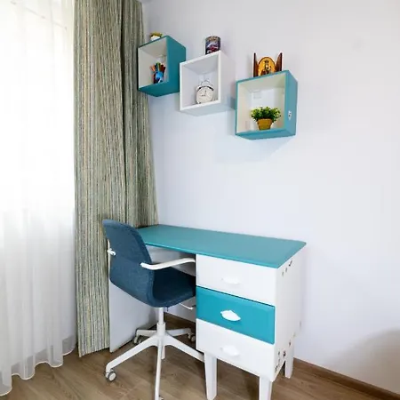 Appartement Pentha - Stylish And Spacious 2-bedroom Near Coresi Mall Braşov