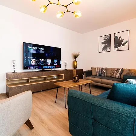 Apartment Pentha - Stylish And Spacious 2-bedroom Near Coresi Mall Brasov