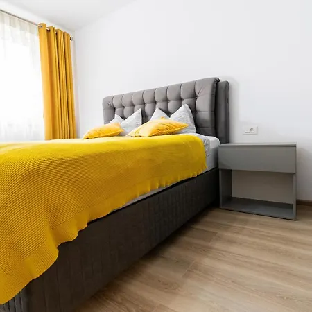 Appartement Pentha - Stylish And Spacious 2-bedroom Near Coresi Mall *