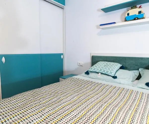 Апартаменти Pentha - Stylish And Spacious 2-bedroom Near Coresi Mall Брашов