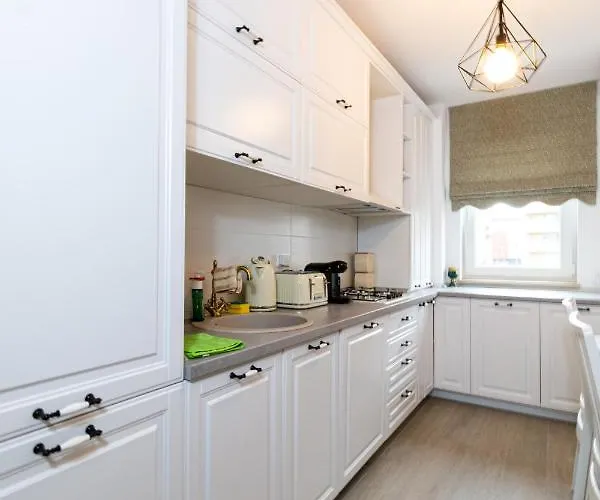 Apartment Pentha - Stylish And Spacious 2-bedroom Near Coresi Mall