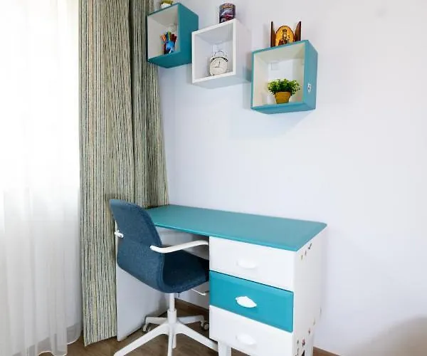 Apartment Pentha - Stylish And Spacious 2-bedroom Near Coresi Mall Brasov