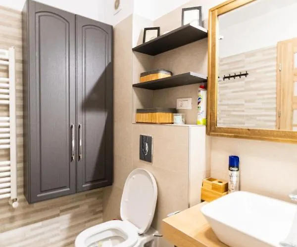 Pentha - Stylish And Spacious 2-bedroom Near Coresi Mall Апартаменти