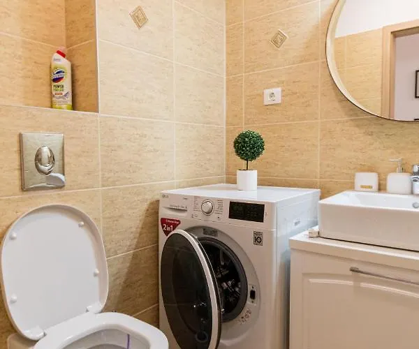 Апартаменти Pentha - Stylish And Spacious 2-bedroom Near Coresi Mall